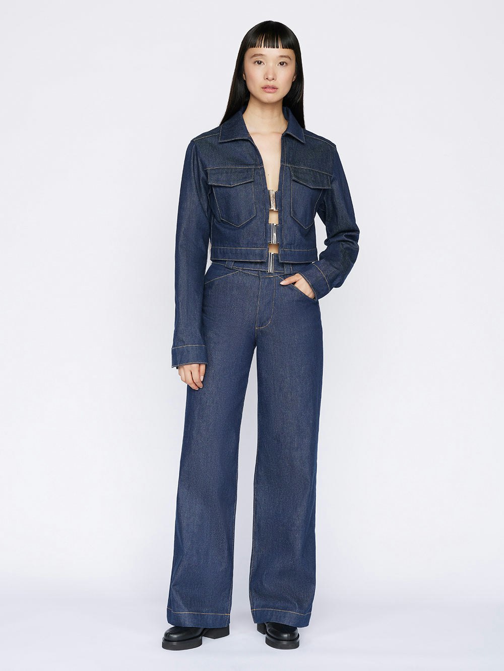 jeans hover view alt:hover